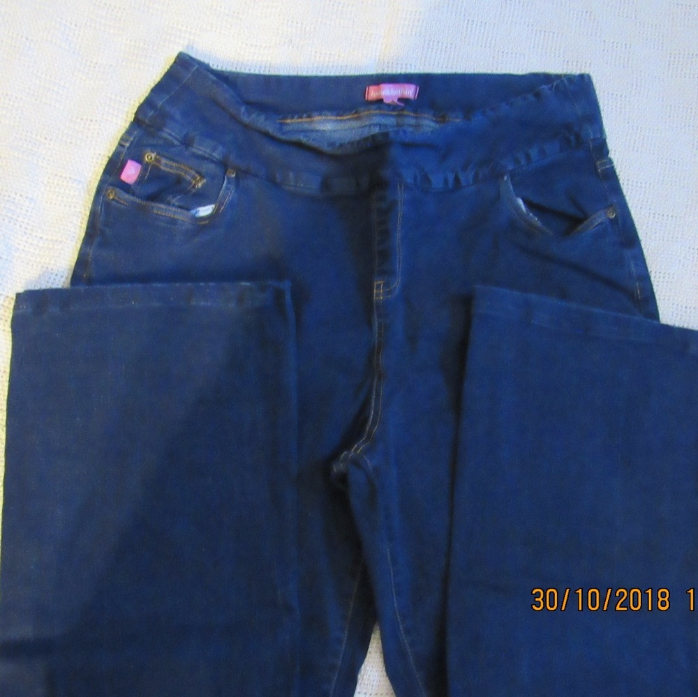 JB578.    Women's Denim Jeans.  Size 18T